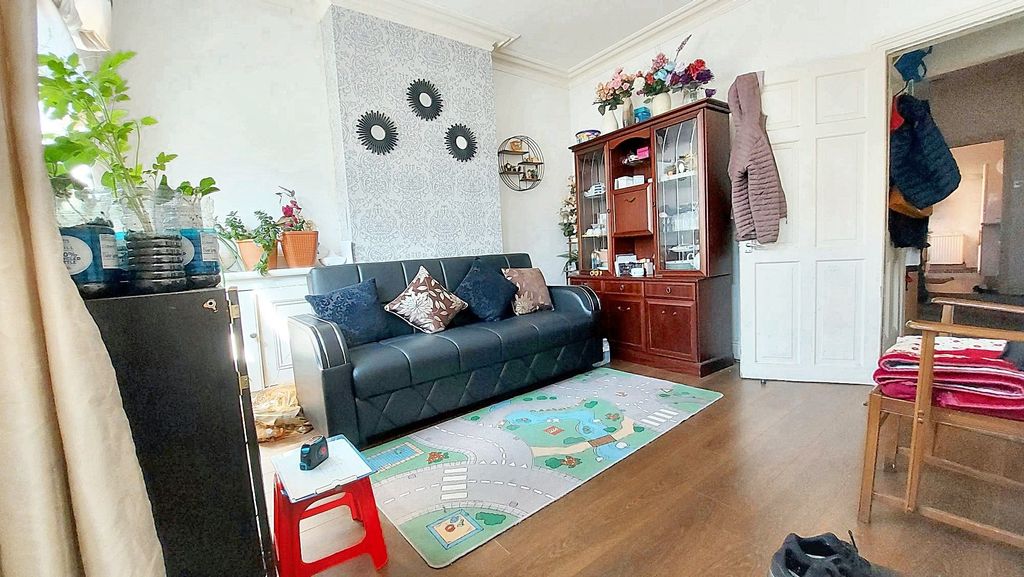 Property photo 2 of 10 Living Room