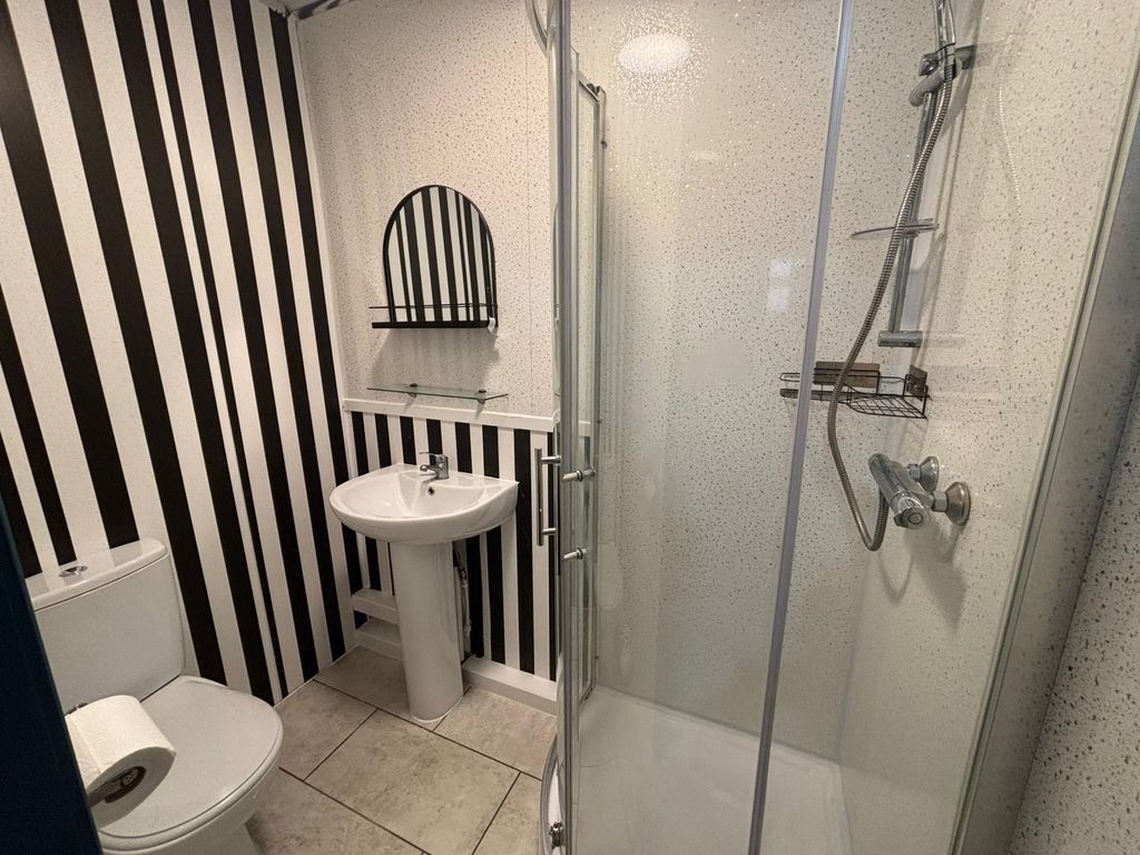 Property photo 2 of 3 Bathroom