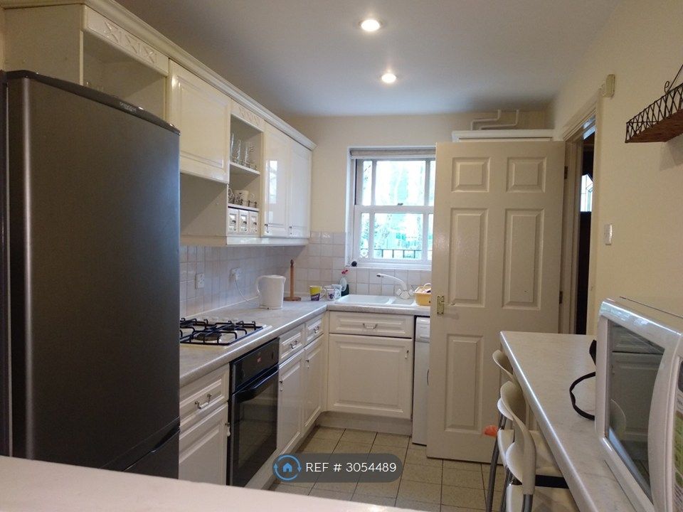 Property photo 3 of 15 Kitchen 1