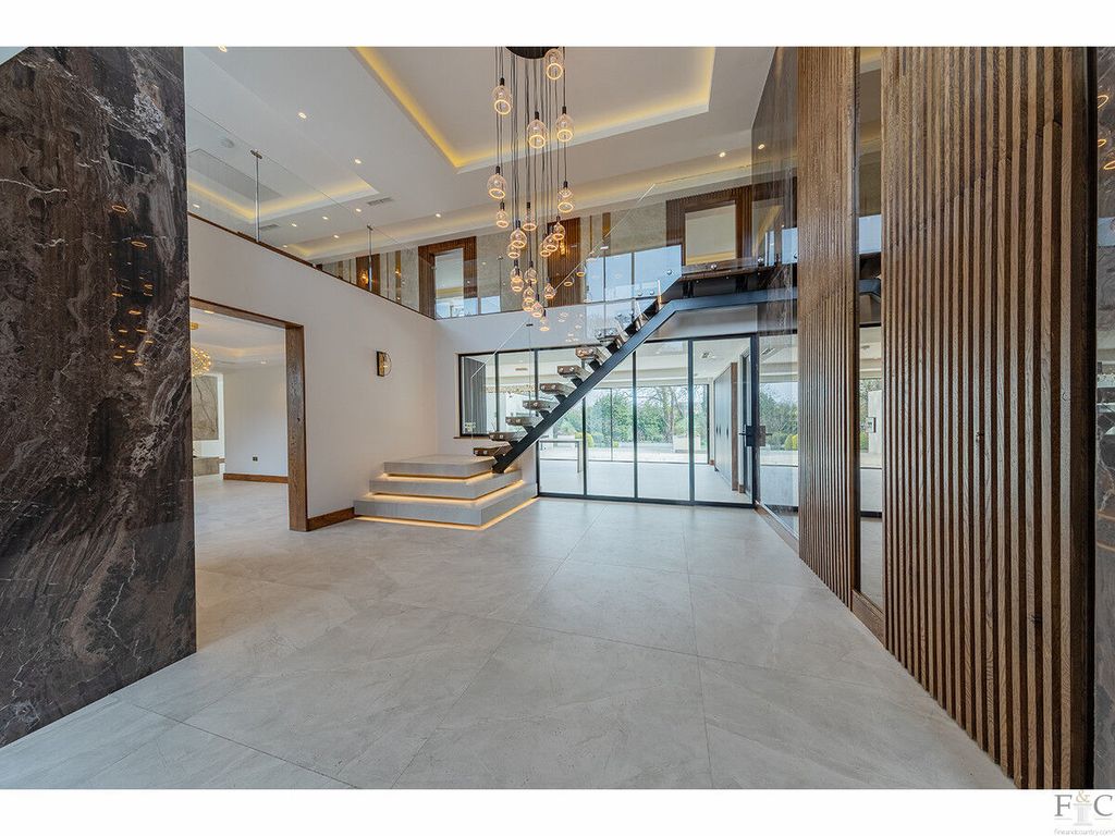 Property photo 2 of 43