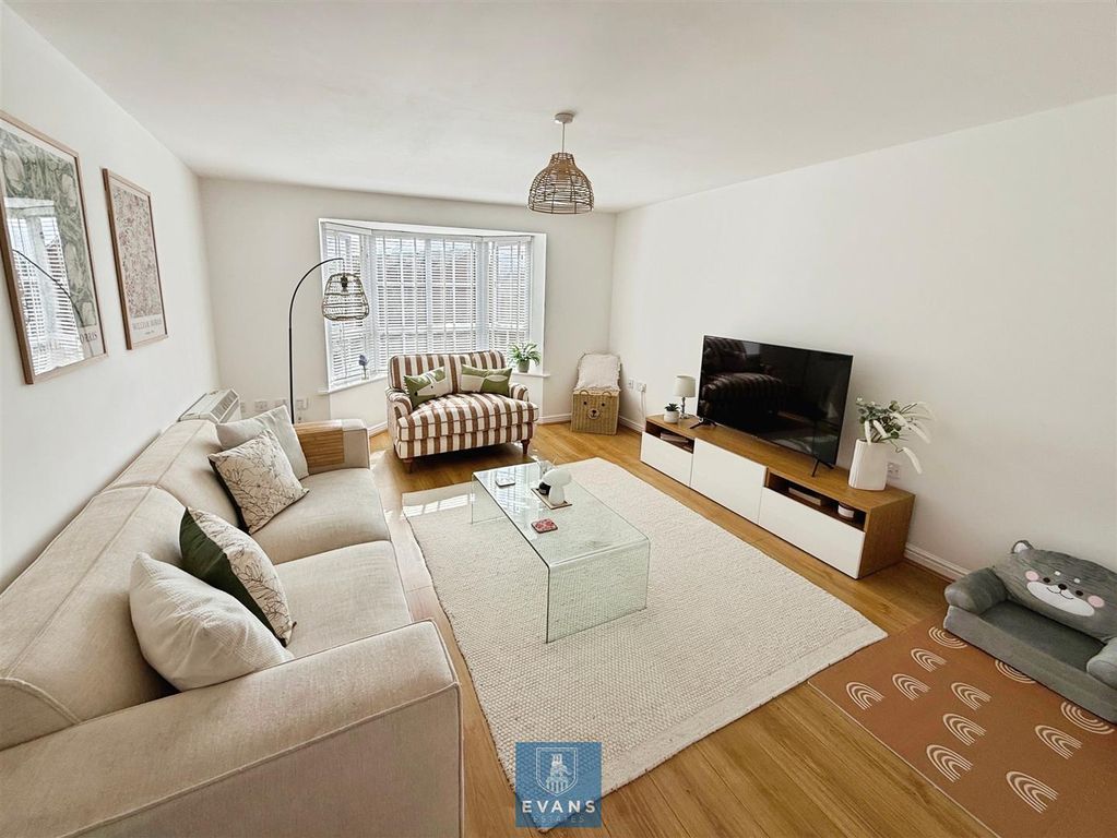 Property photo 2 of 11 Living Room