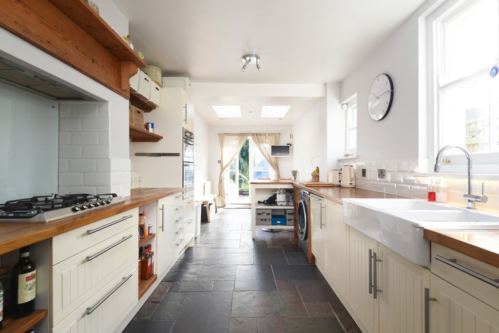 Property photo 2 of 17 4583828