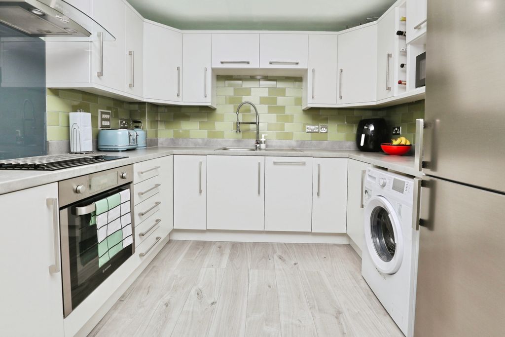 Property photo 2 of 15 Kitchen