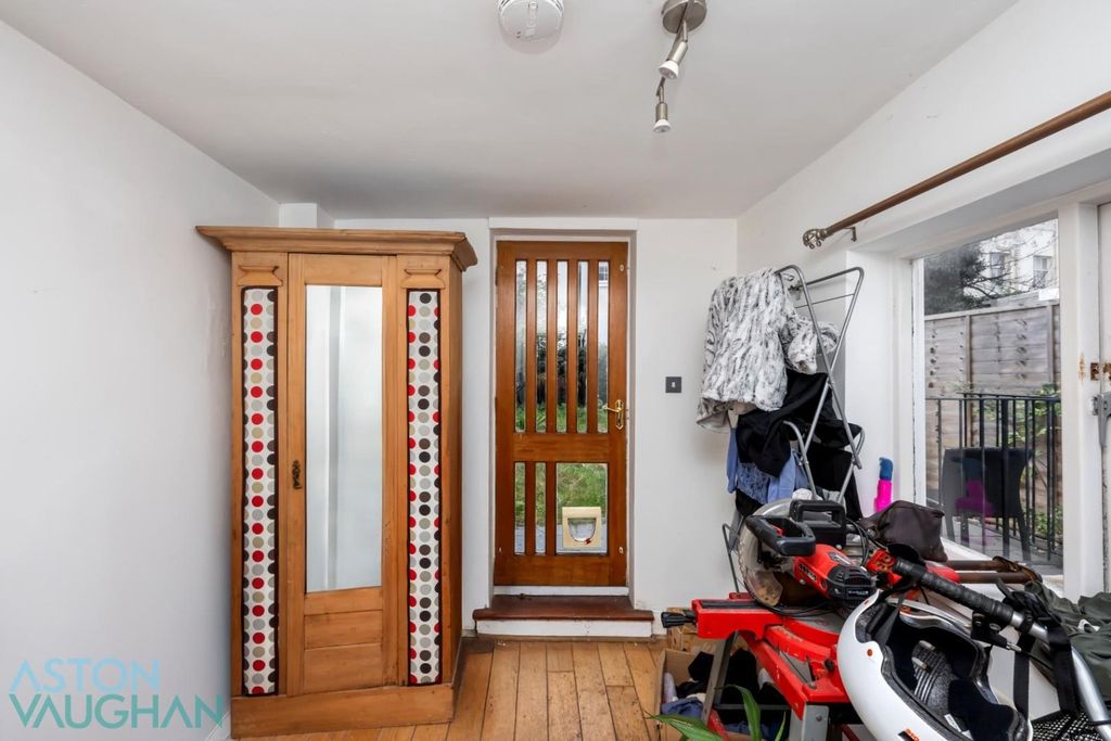 Additional image 12 of 6 bed terraced house to rentClifton Hill, Brighton BN1