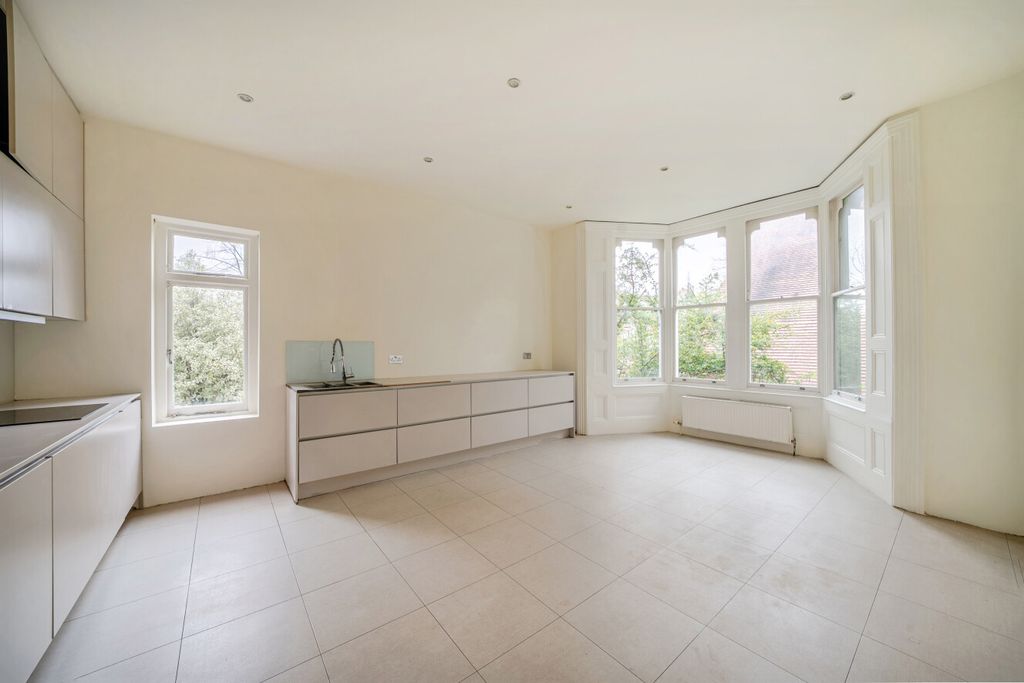 Property photo 3 of 15 1438297-10-69Cba4...