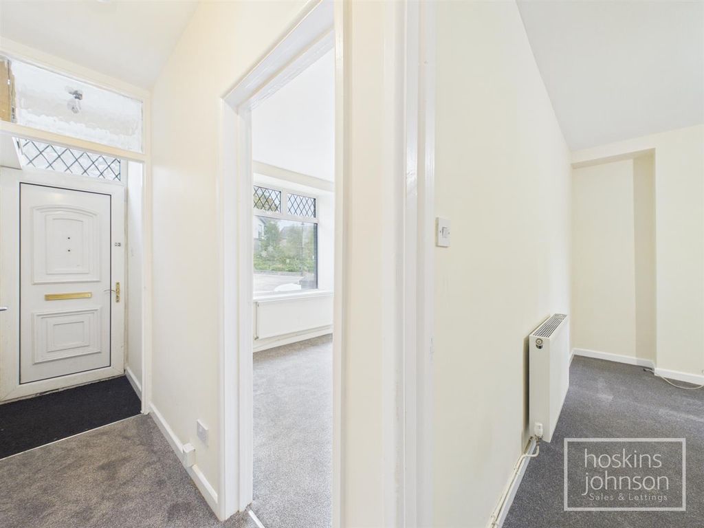 Property photo 2 of 17 Entrance Hall