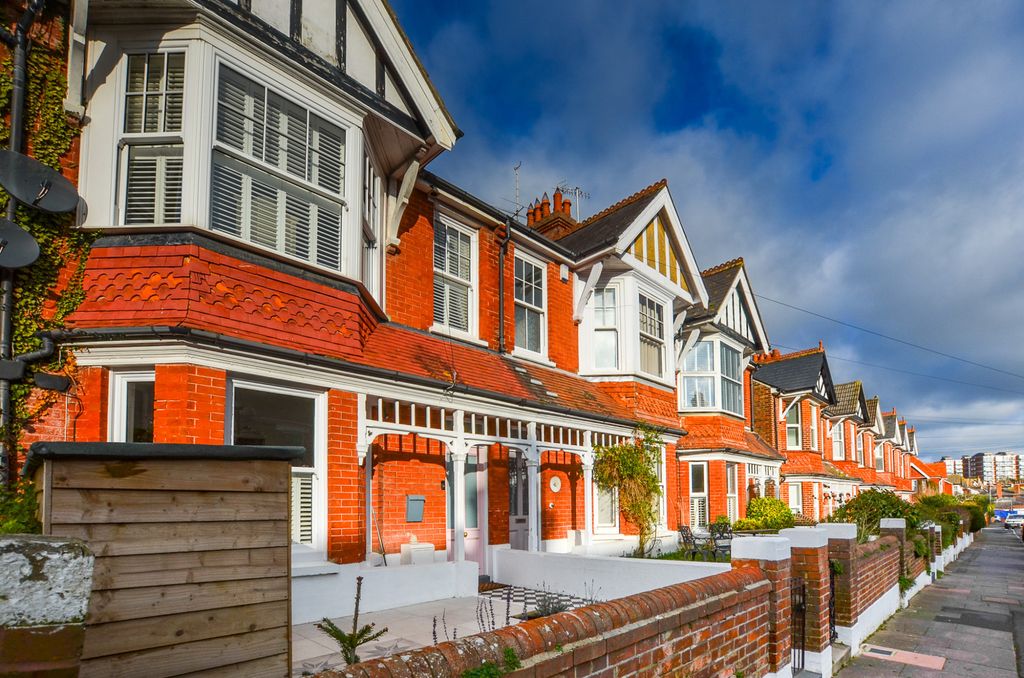 Property photo 3 of 36