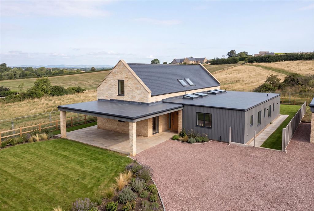 Property photo 1 of 16 Four-Bedroom-House-Pittville14.Png