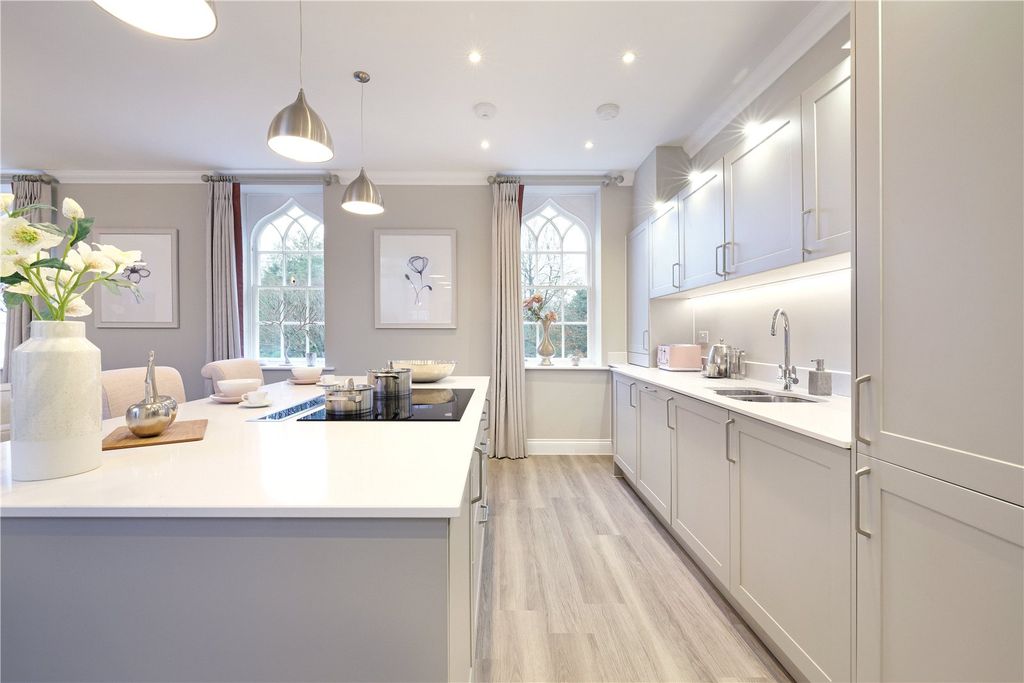 Property photo 3 of 9 Binfield House