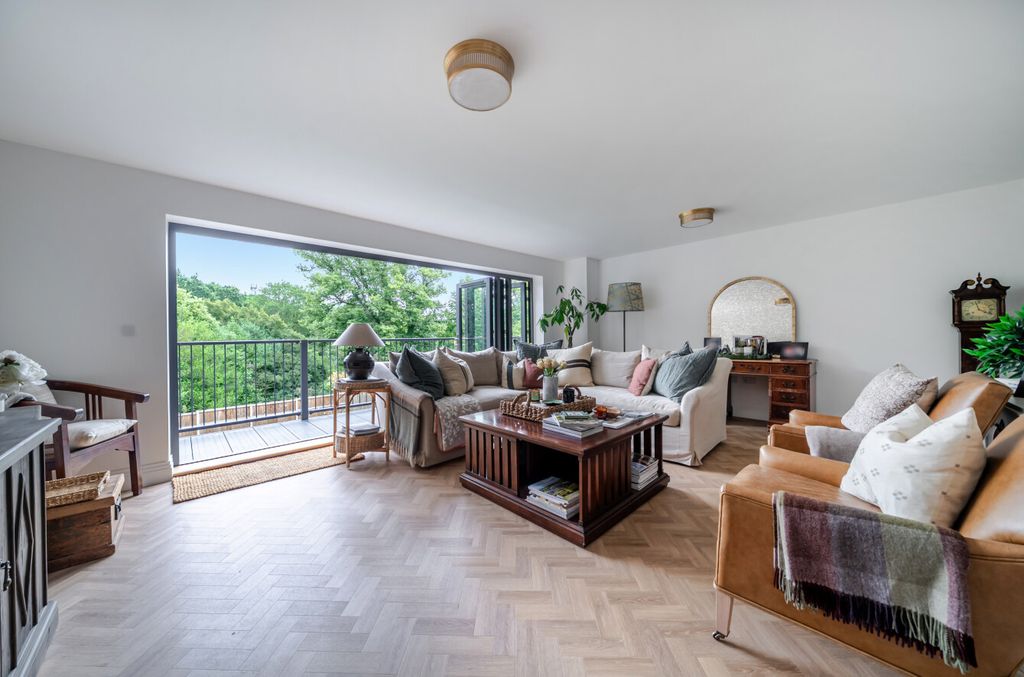 Property photo 2 of 33 1479650-15-6A33F2...