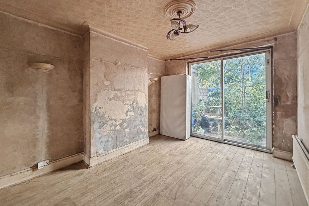 Property photo 2 of 18 23 Hale End Road, Walthamstow, London E17 4Bg