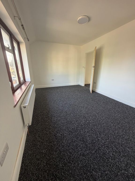 Property photo 1 of 12 Bedroom 1