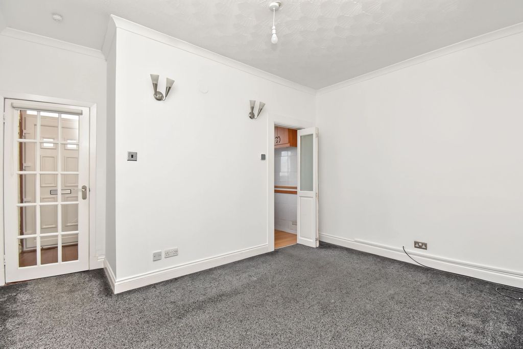 Property photo 2 of 11 Lounge Angle 1