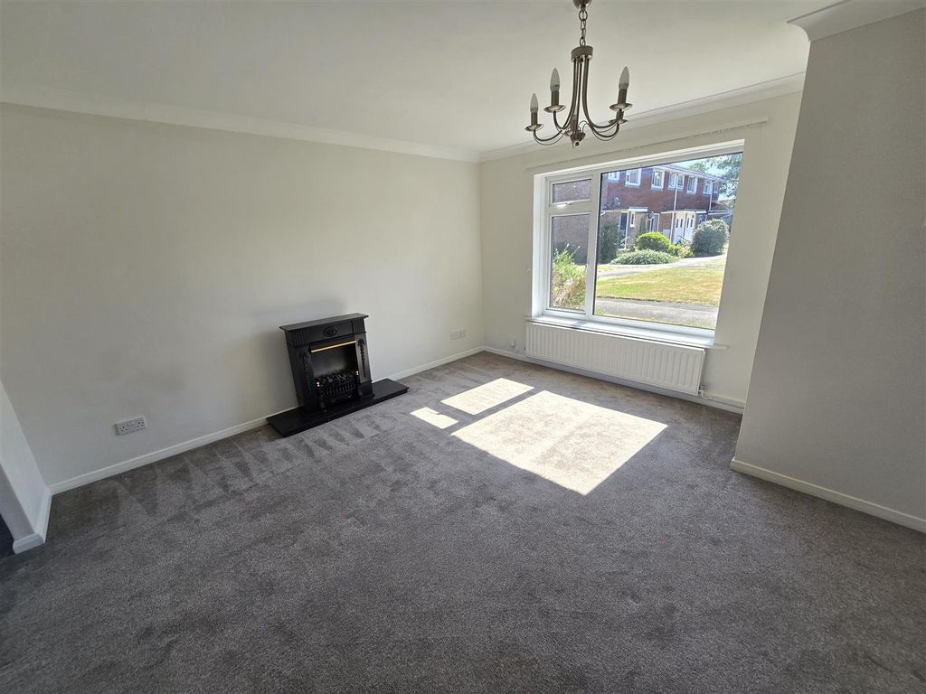 Property photo 2 of 11 Living Room