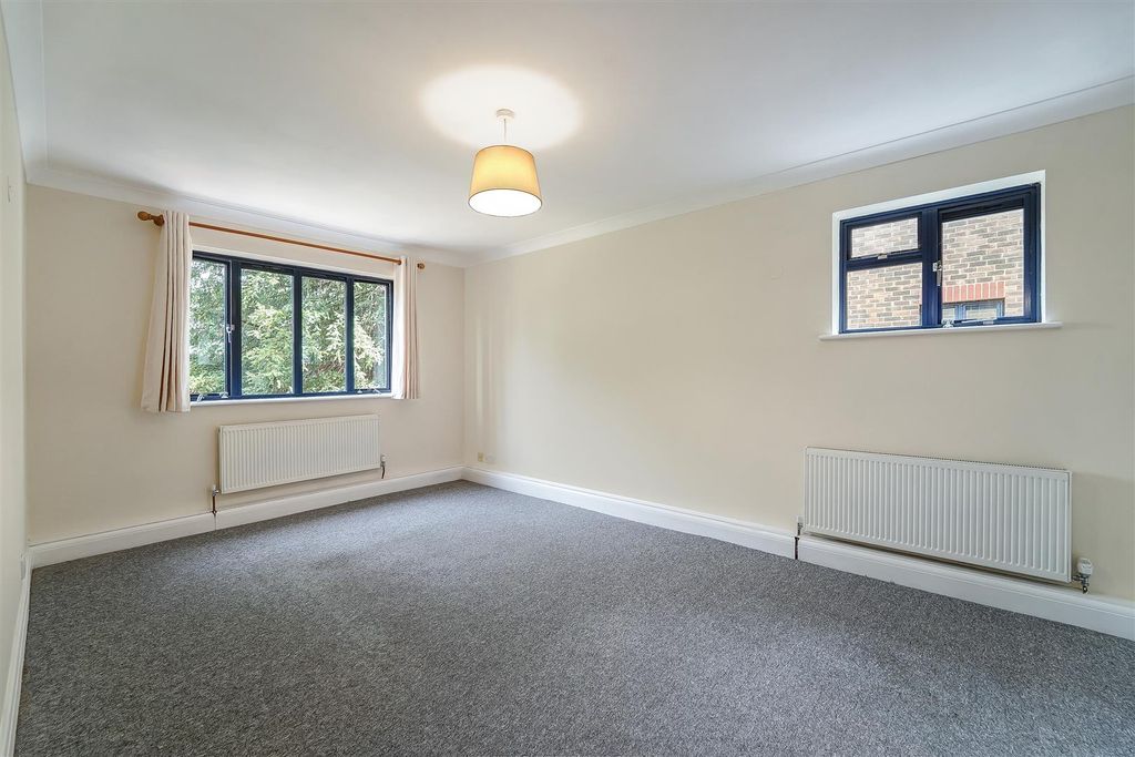 Property photo 2 of 10 Claremont House, Flat (4).Jpg