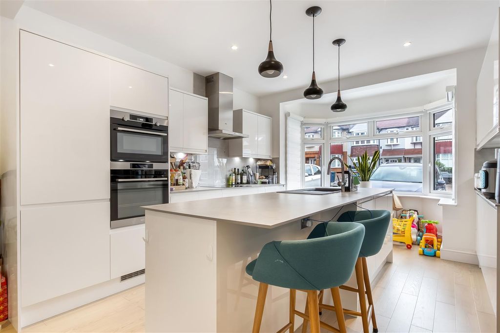 Property photo 3 of 36