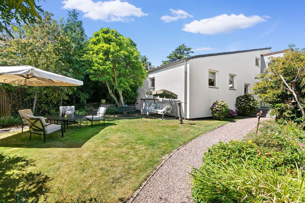 Property photo 1 of 34