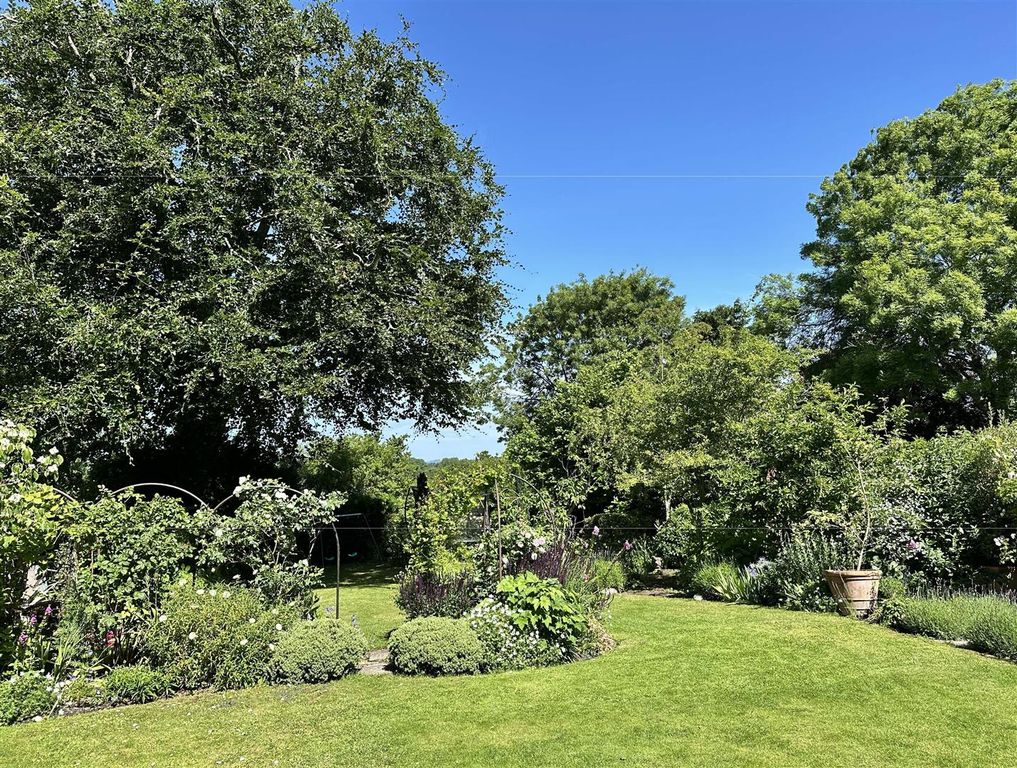 Property photo 3 of 22 Garden