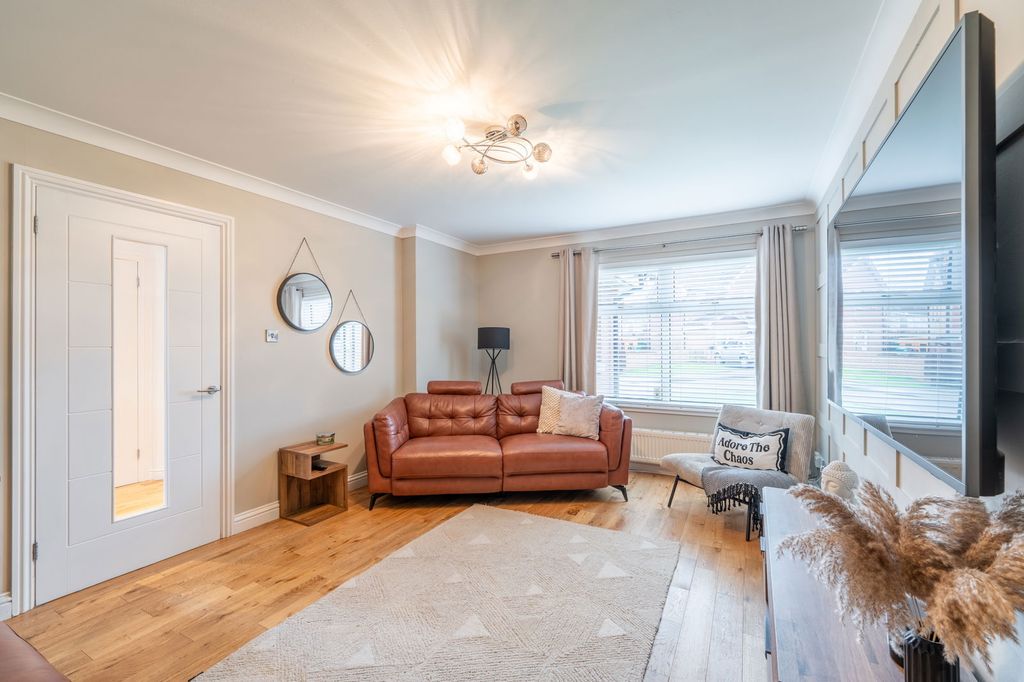 Property photo 2 of 33