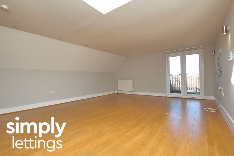 Property photo 3 of 11 Photo 4