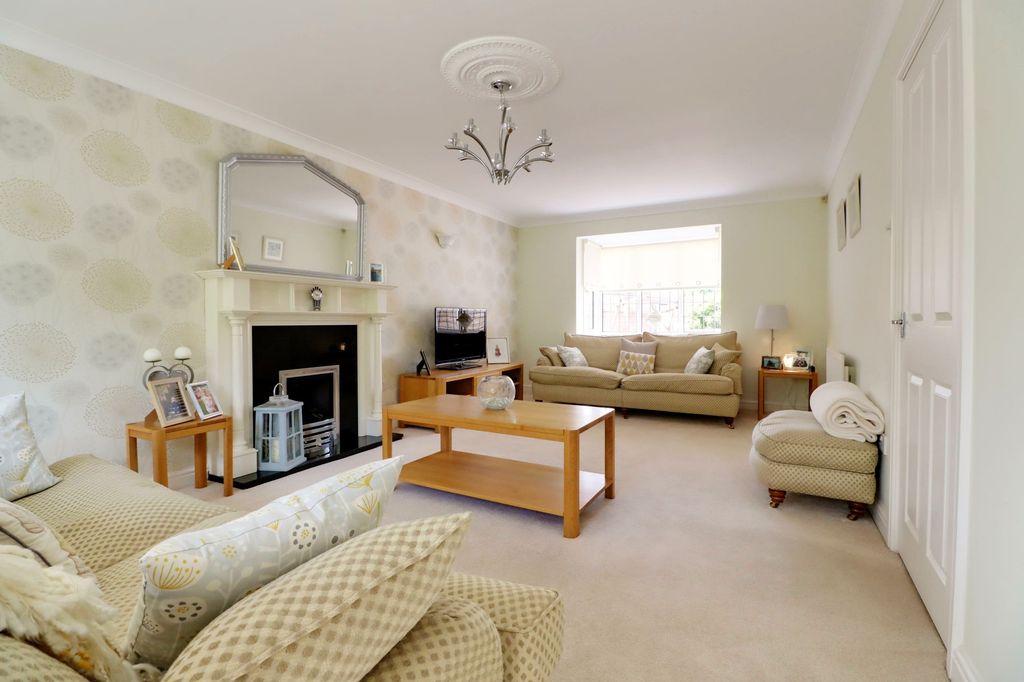 Property photo 2 of 31