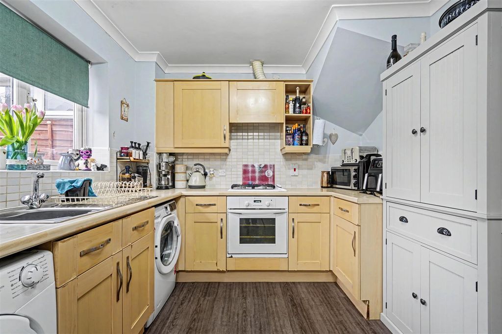 Property photo 2 of 16 Kitchen:Diner