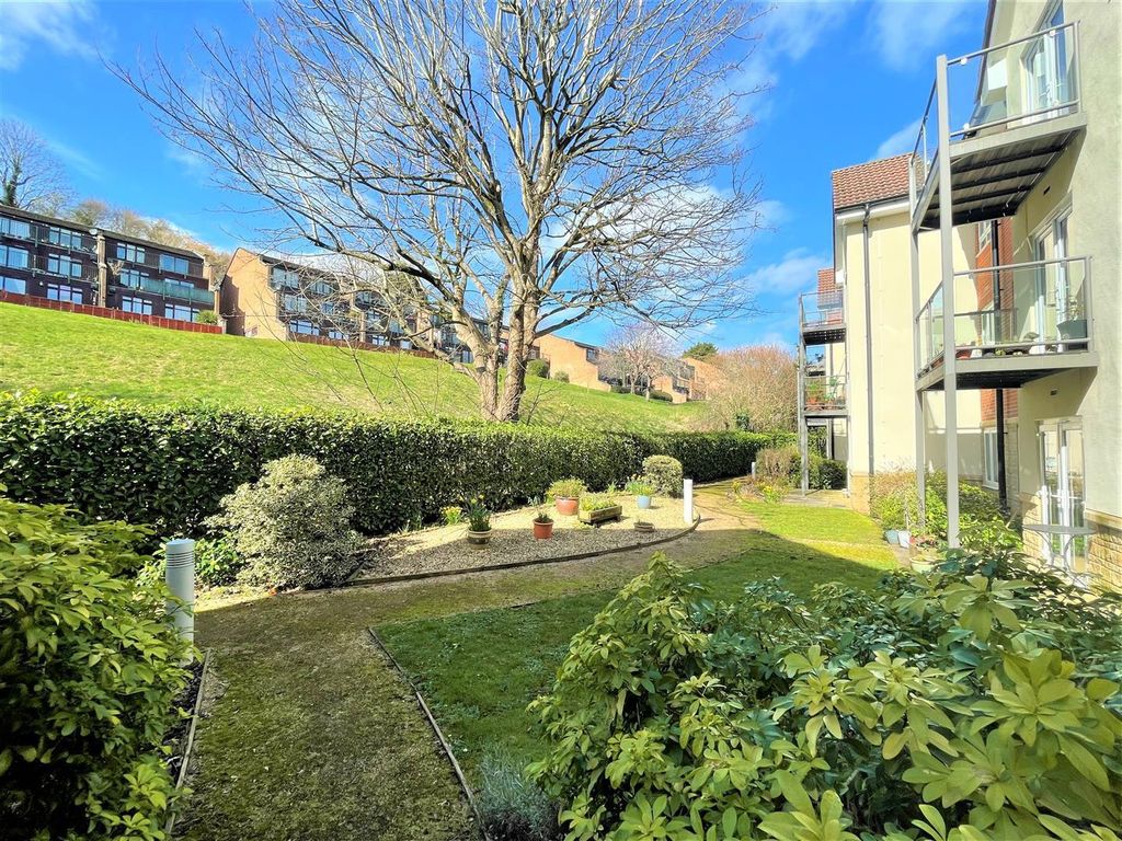 Property photo 2 of 11