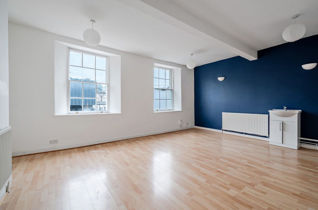 Property photo 1 of 17 1476953-10-6A2c13...