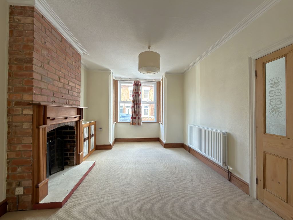 Property photo 3 of 11 Lounge