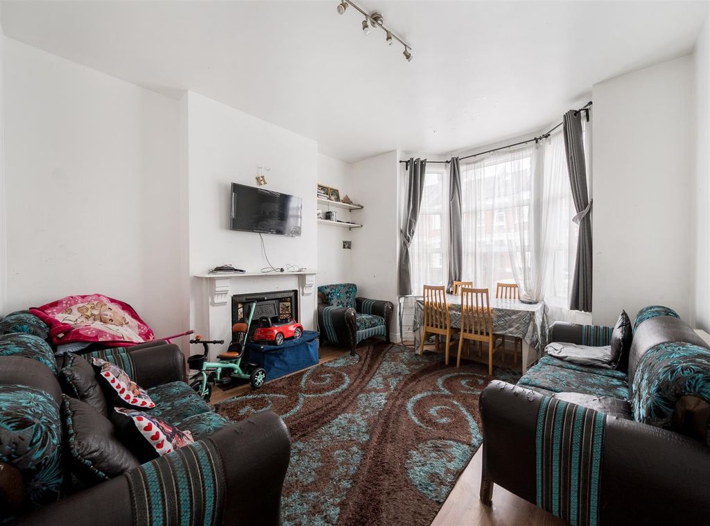 Property photo 3 of 9 19594022 (3).Jpg