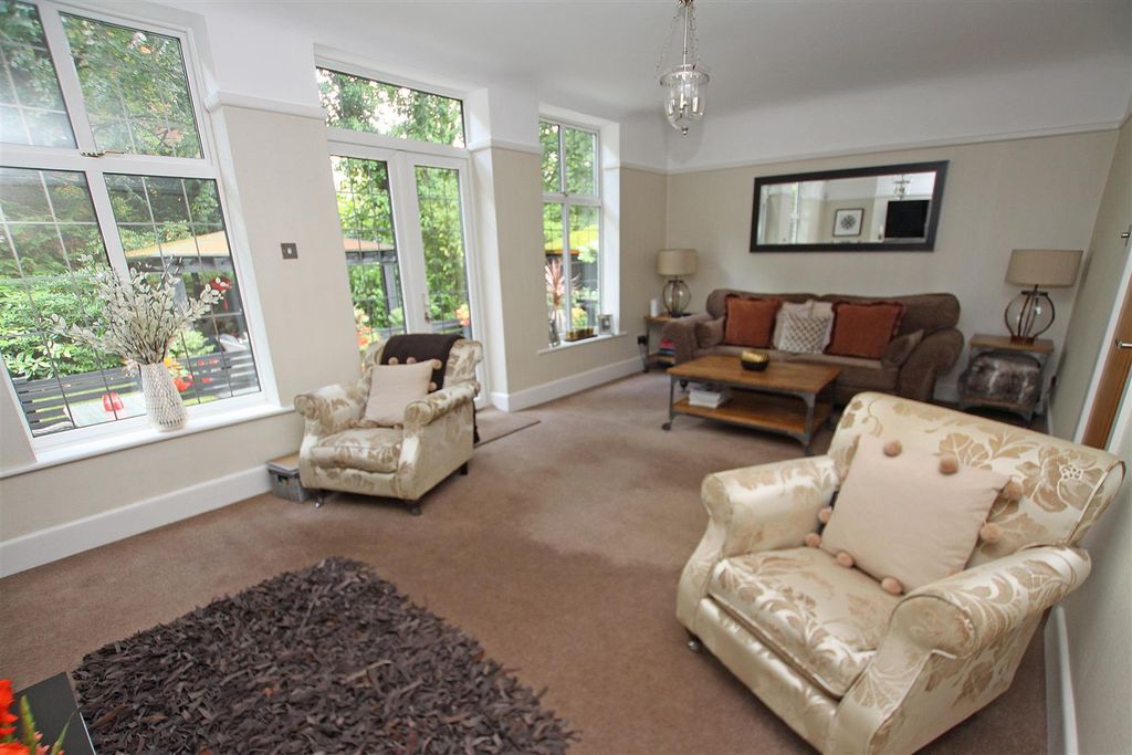 Property photo 3 of 20 Living Room B.Jpg