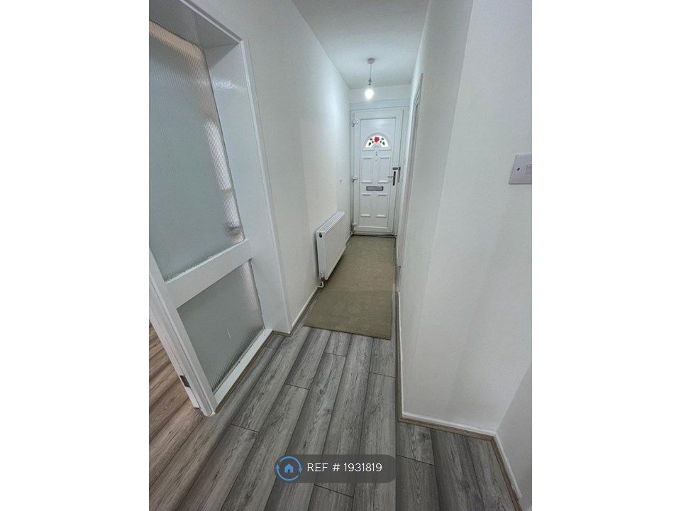 Property photo 3 of 12 Hall