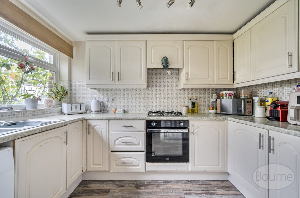 Property photo 3 of 18 988Da090-Dba8-4cd...