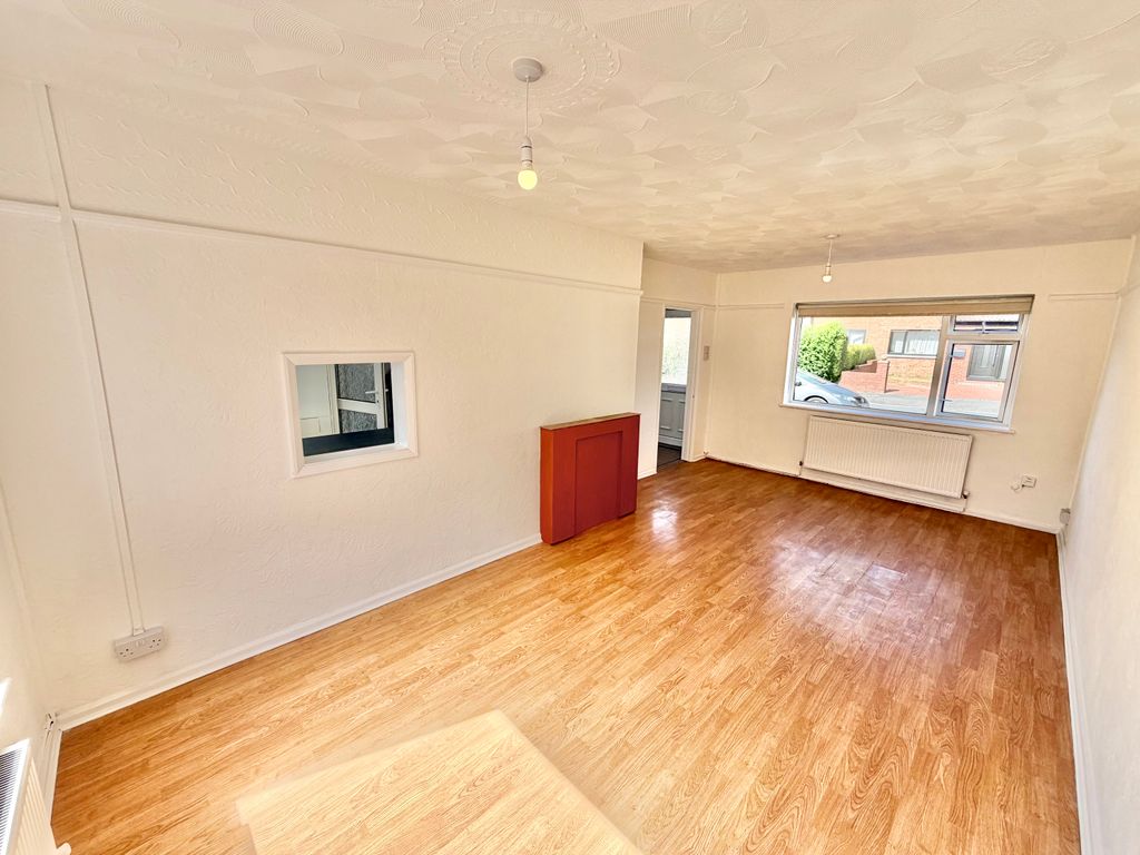Property photo 3 of 14 Img_3083