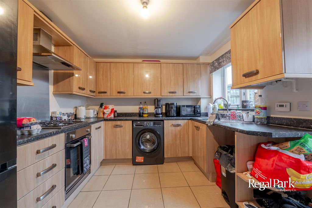 Property photo 2 of 25 Kitchen