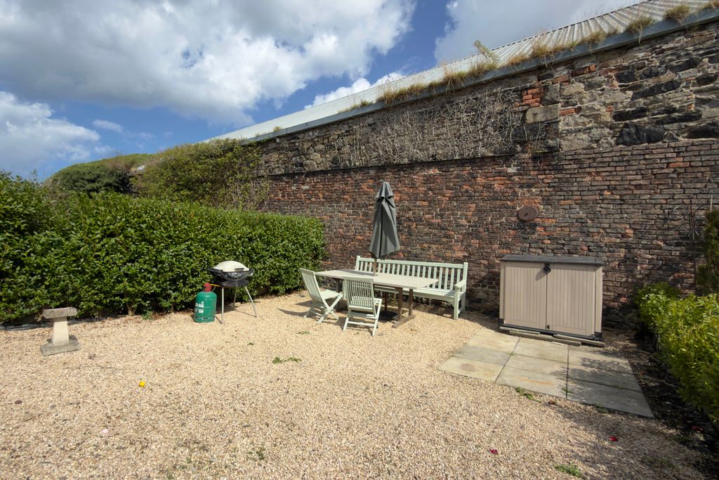 Property photo 2 of 22 Exterior Garden 2