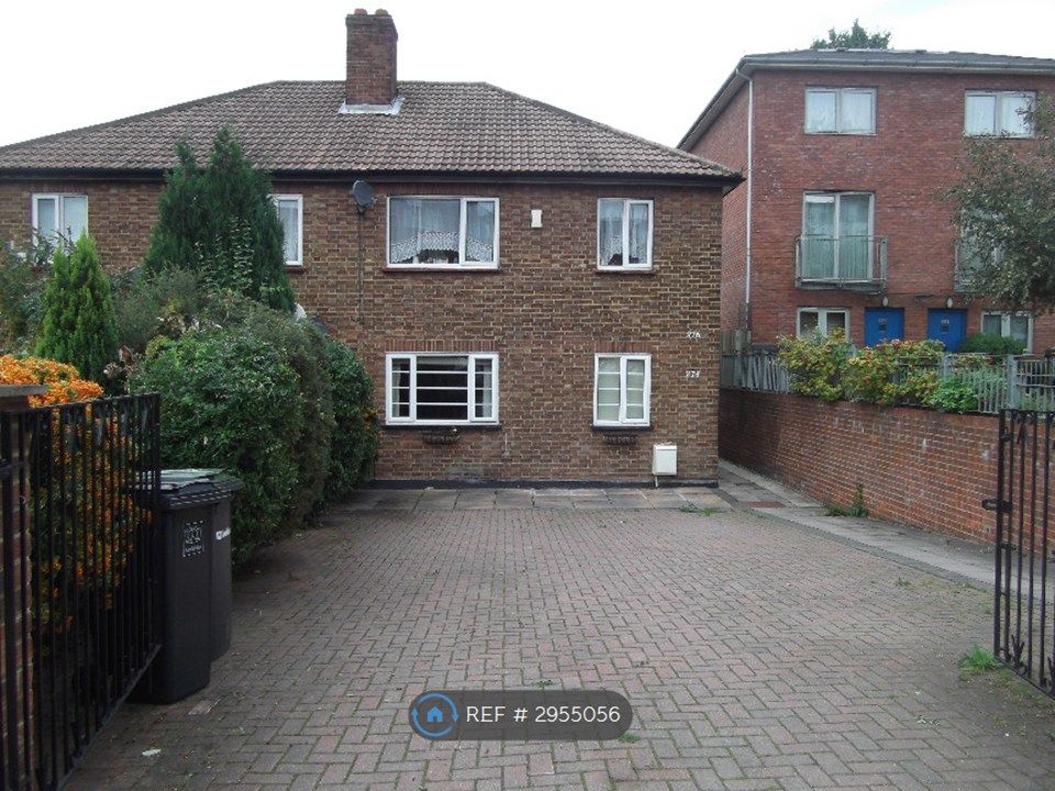 Property photo 1 of 7 Front Drive