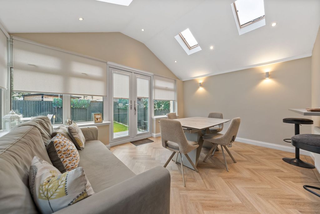 Property photo 3 of 27