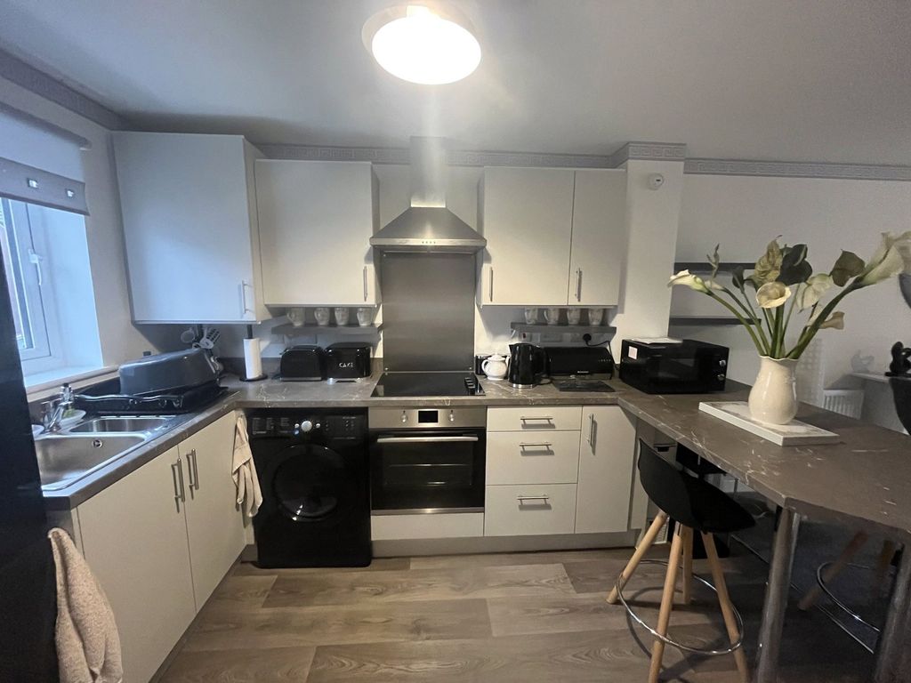 Property photo 3 of 14 Kitchen