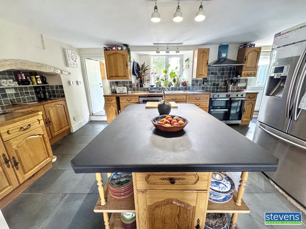 Property photo 3 of 22 Img_0405