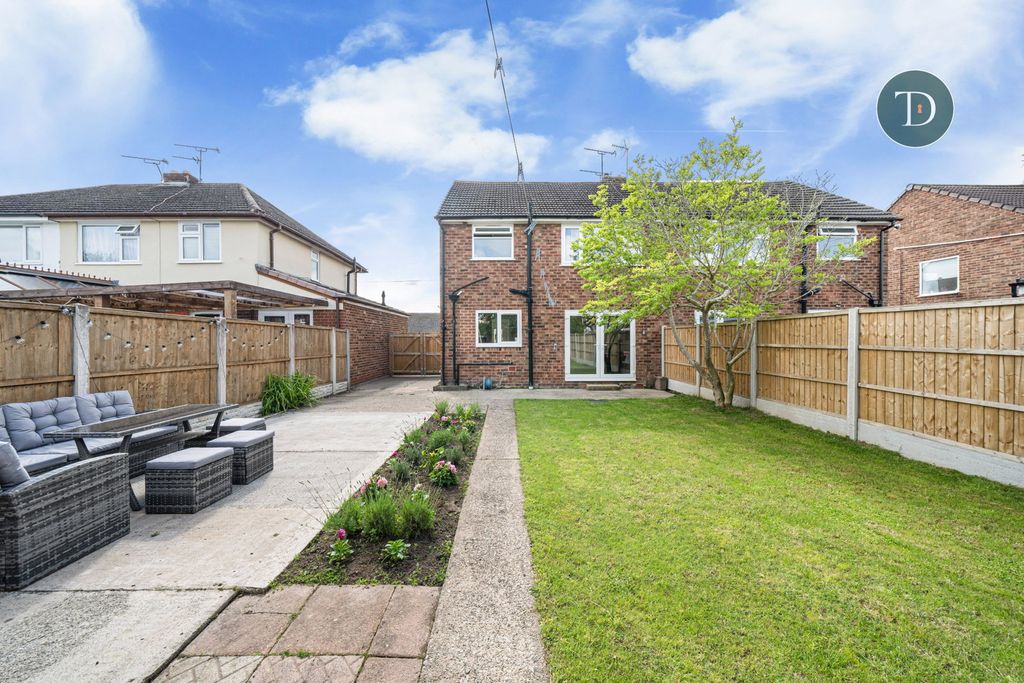 Property photo 2 of 28