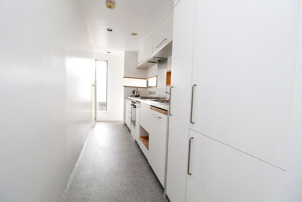 Property photo 3 of 23 Kitchen