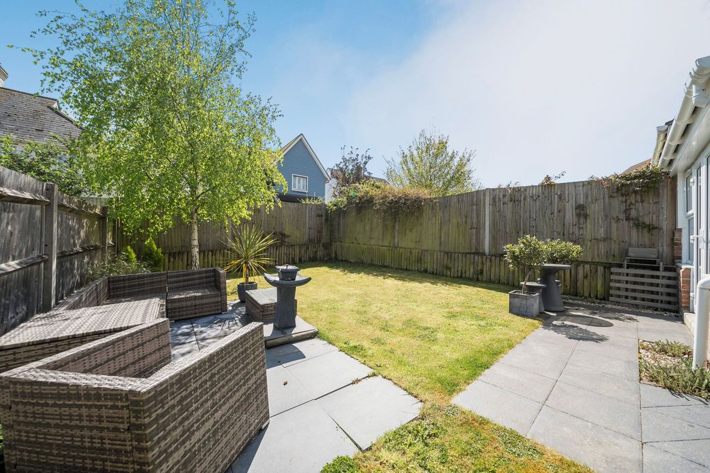 Property photo 3 of 12 Garden