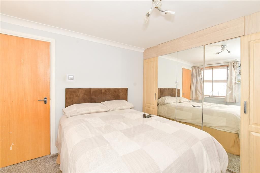 Property photo 2 of 9 Bedroom