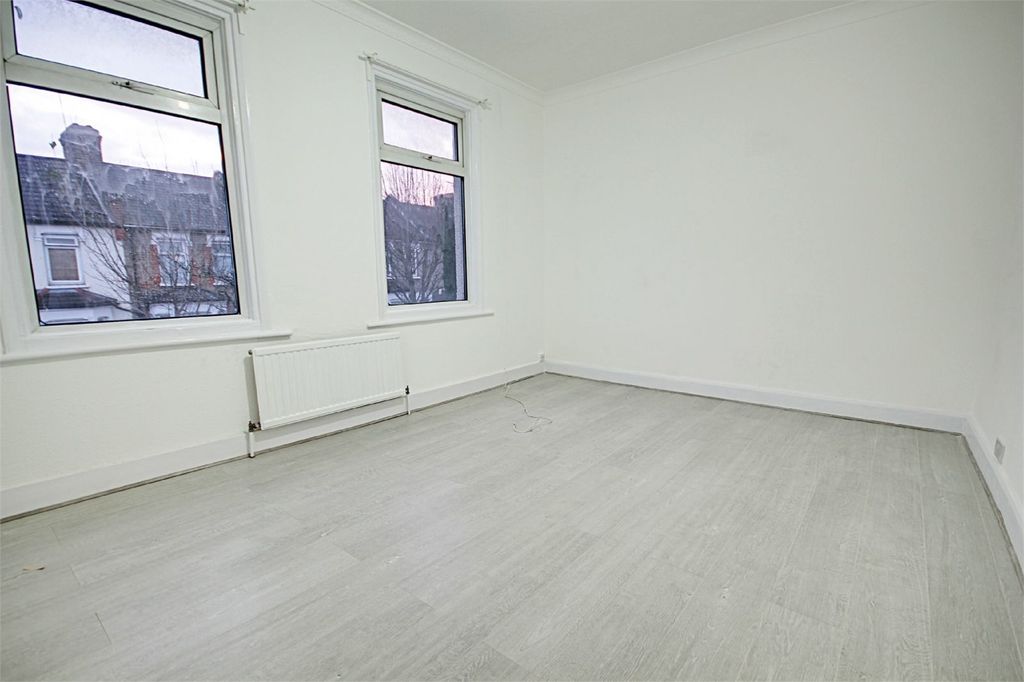Property photo 3 of 11 Picture_4