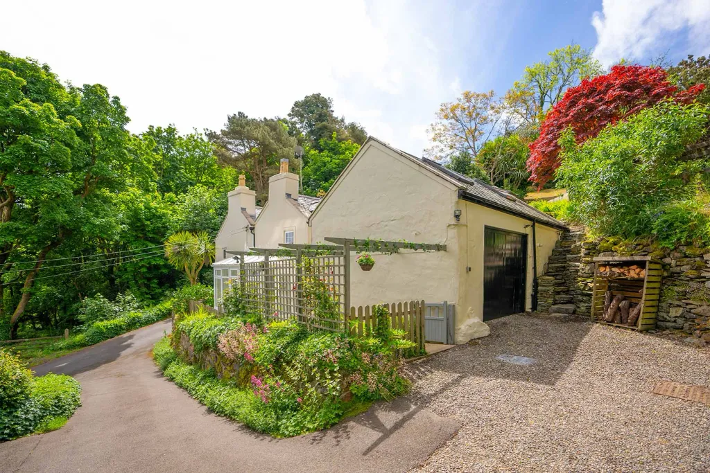 Property photo 2 of 32