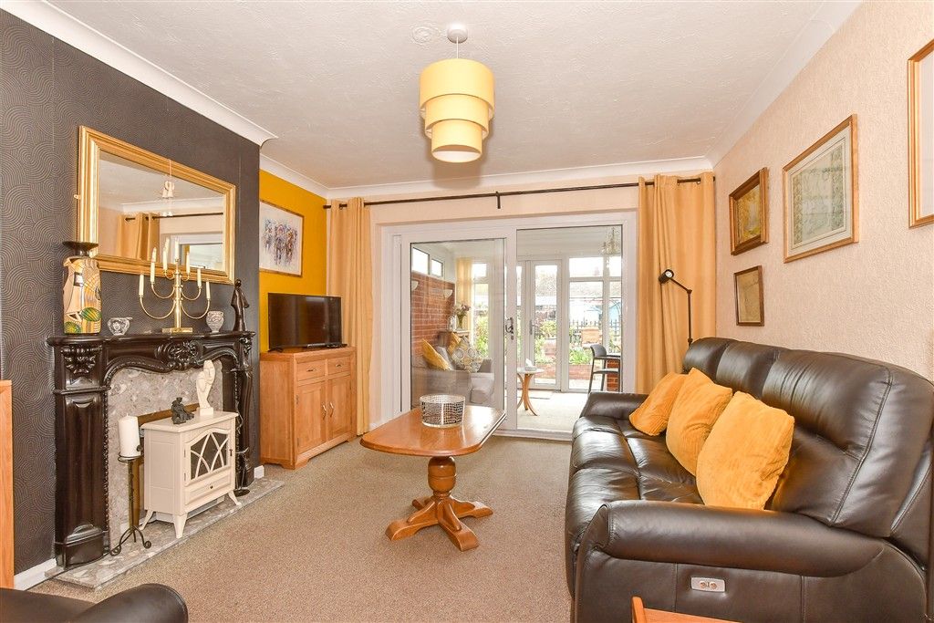 Property photo 1 of 15 Lounge