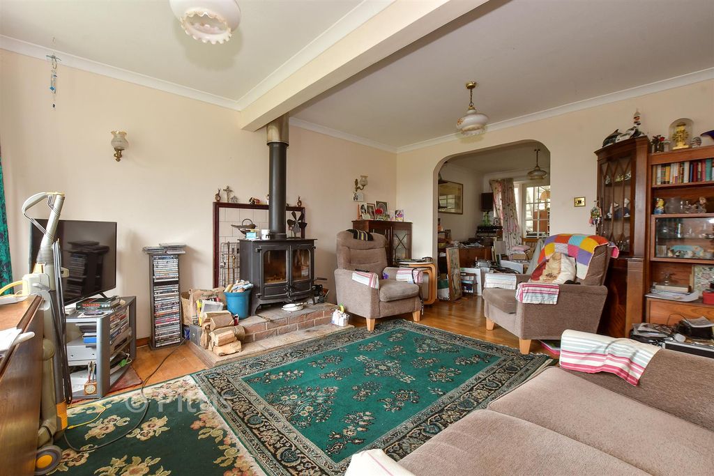 Property photo 2 of 12 Lounge
