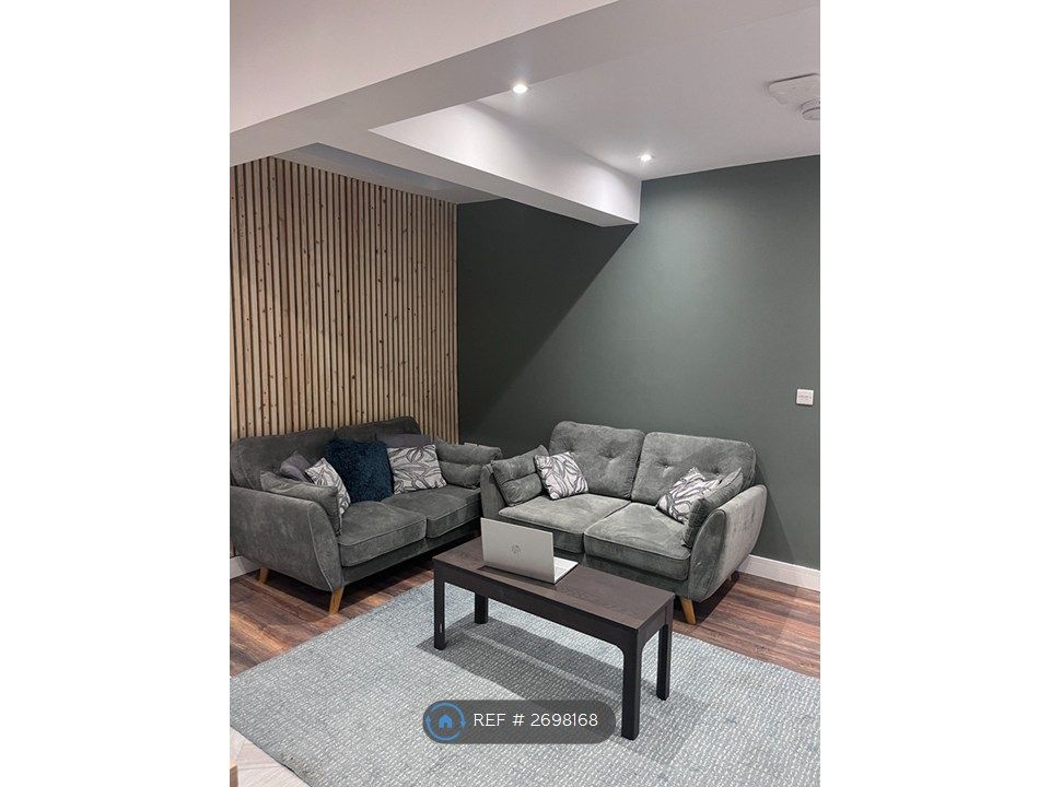 Property photo 2 of 20 Shared Living Space