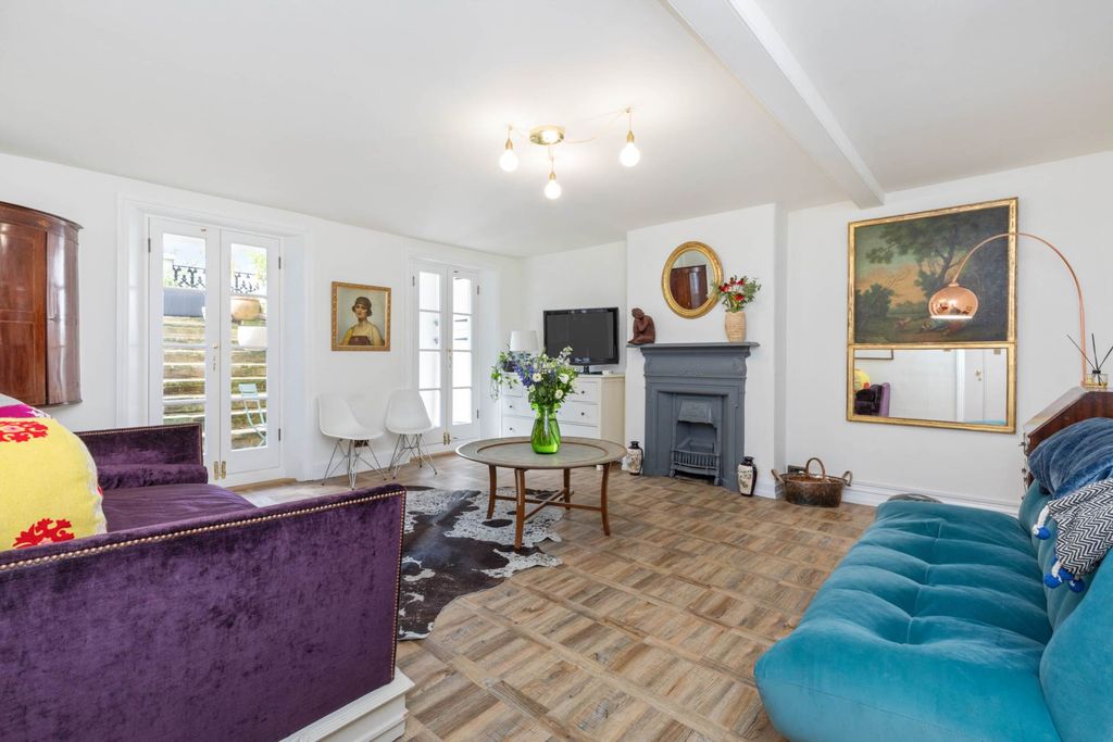 Property photo 2 of 17
